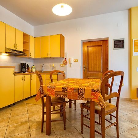 Apartments With A Parking Space Mali Lošinj Εξωτερικό φωτογραφία