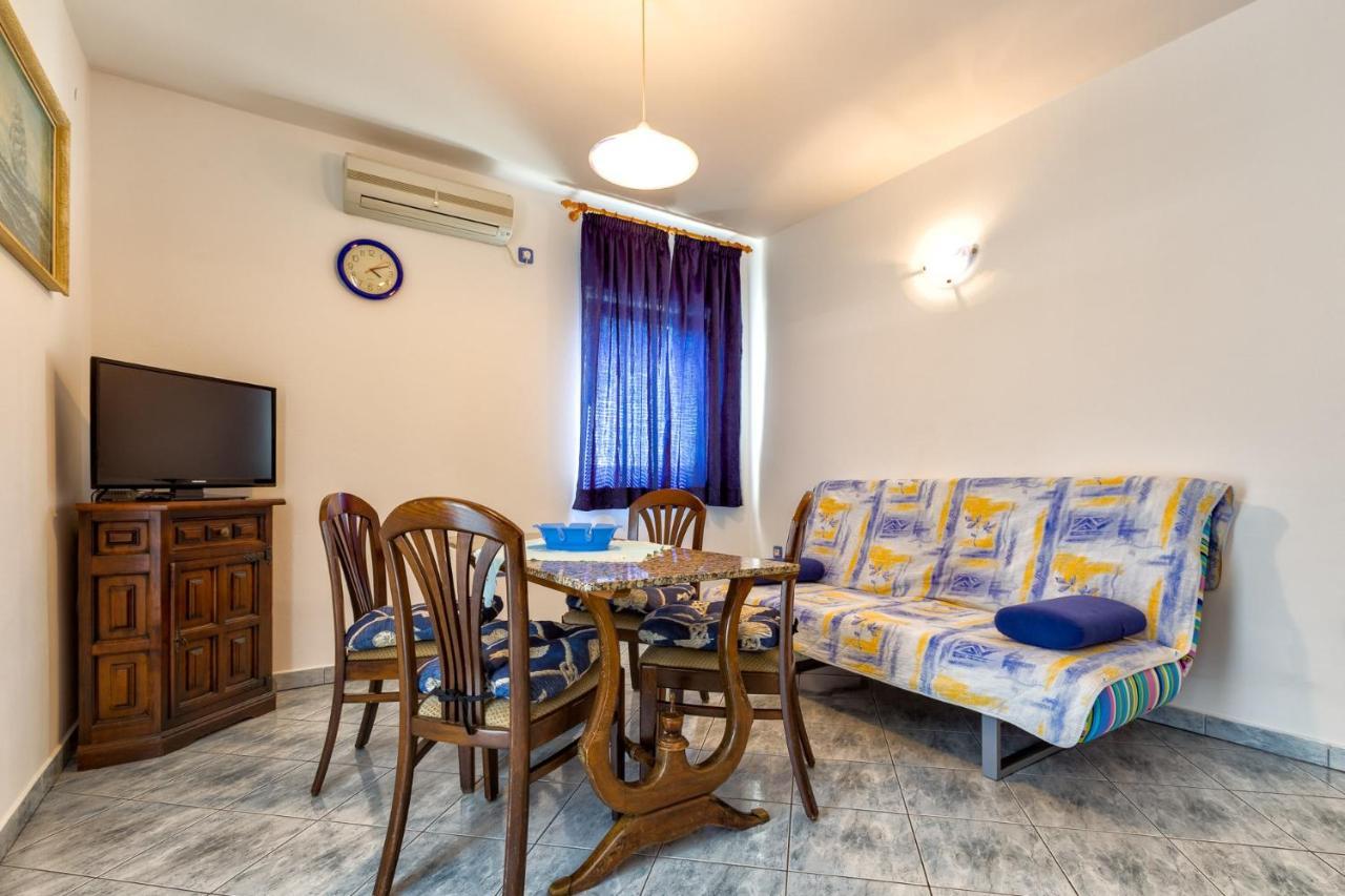 Apartments With A Parking Space Mali Lošinj Εξωτερικό φωτογραφία